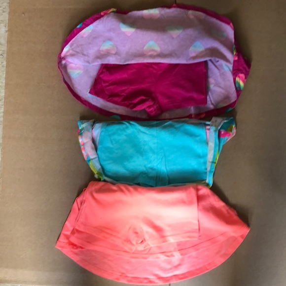 A trio of skorts 3T - Free gift with purchase - Picture 2 of 3